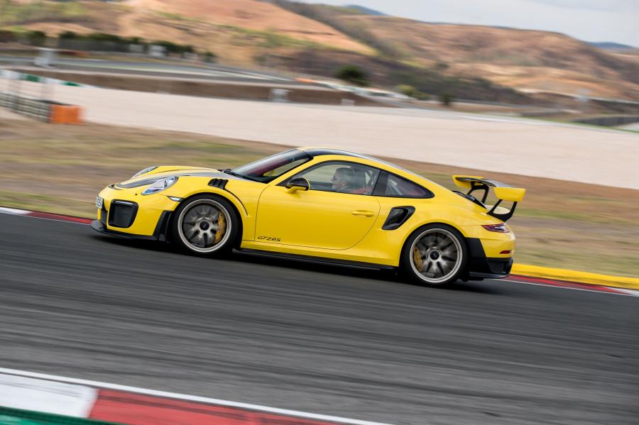  Porsche 911 GT2 RS (991) 2017 года  (WW) (фото 15 из 93)